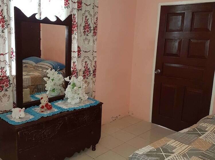 پانسیون Laura S Place