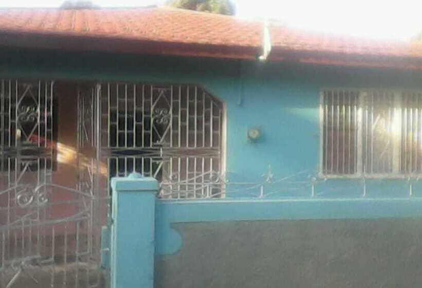 پانسیون Laura S Place