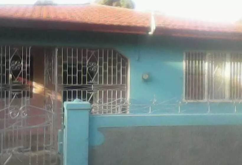 پانسیون Laura S Place