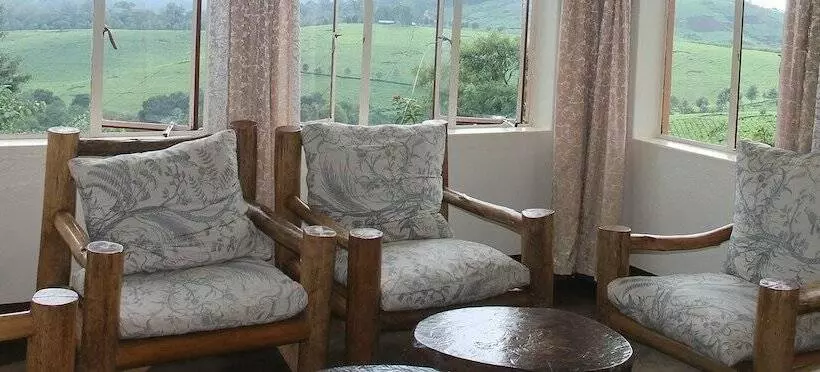 هتل Chimpanzee Forest Guest House