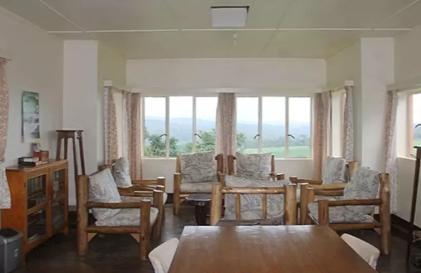 هتل Chimpanzee Forest Guest House
