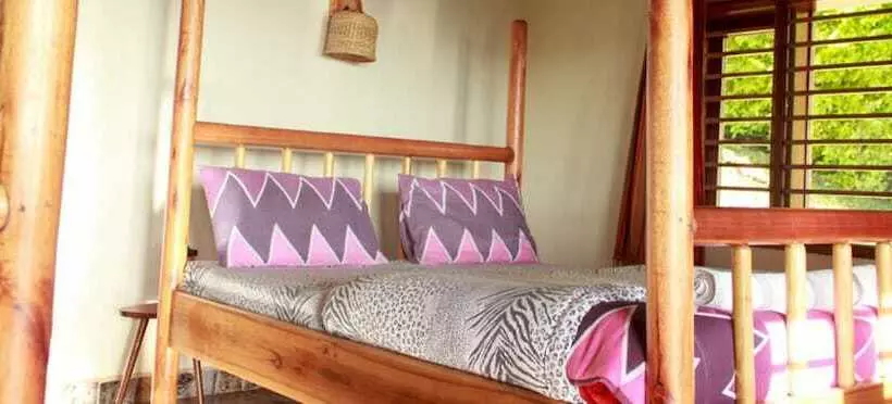 هتل Chimpanzee Forest Guest House