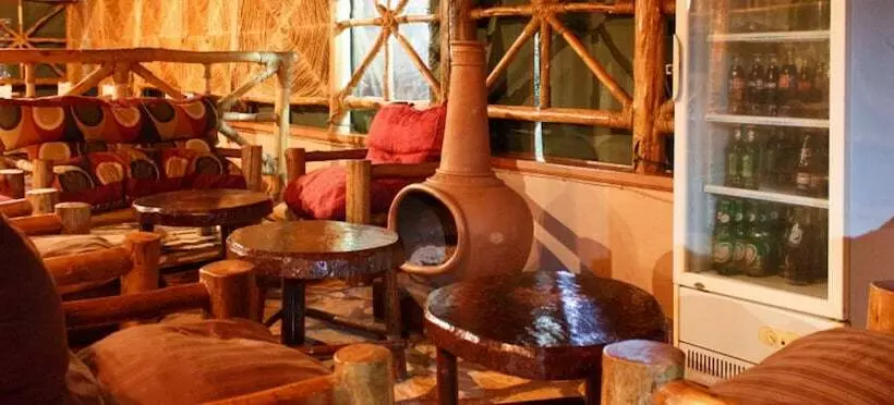 هتل Chimpanzee Forest Guest House