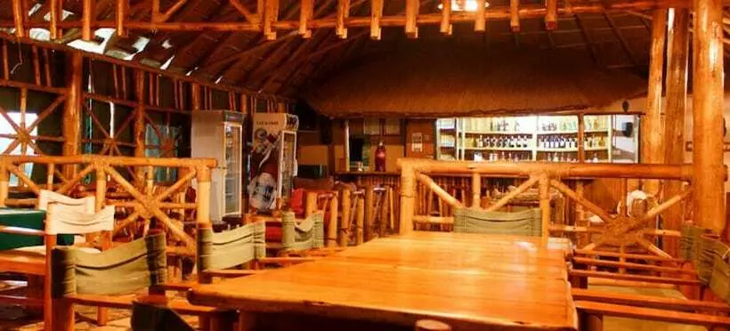 هتل Chimpanzee Forest Guest House