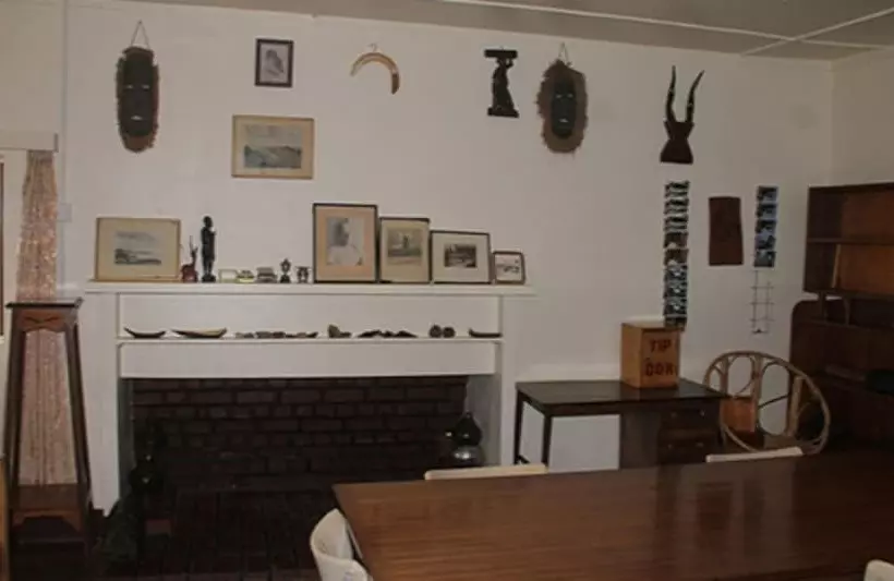 هتل Chimpanzee Forest Guest House