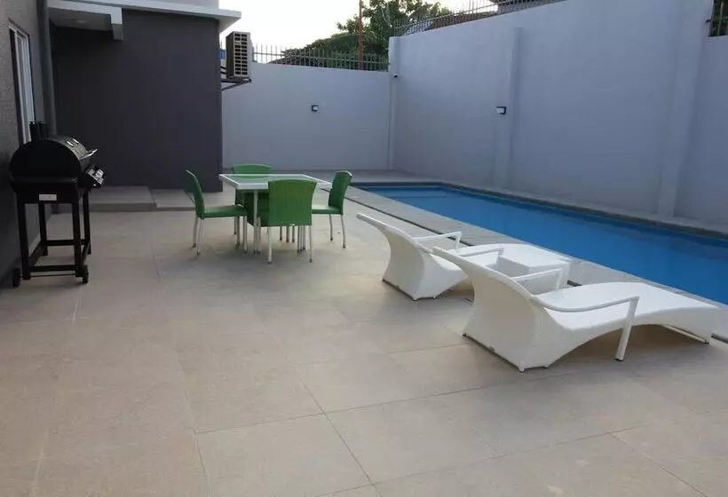 Hotelli Edello Resort & Pool Villa