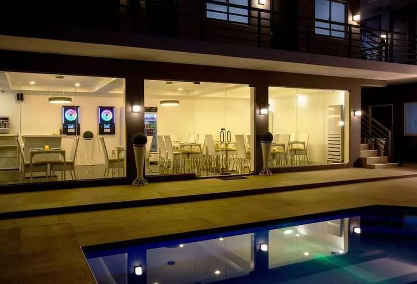 Hotelli Edello Resort & Pool Villa