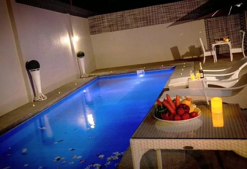 Hotelli Edello Resort & Pool Villa