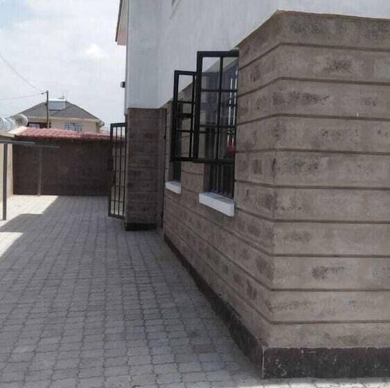 هتل Lewisky Homestays And Tours