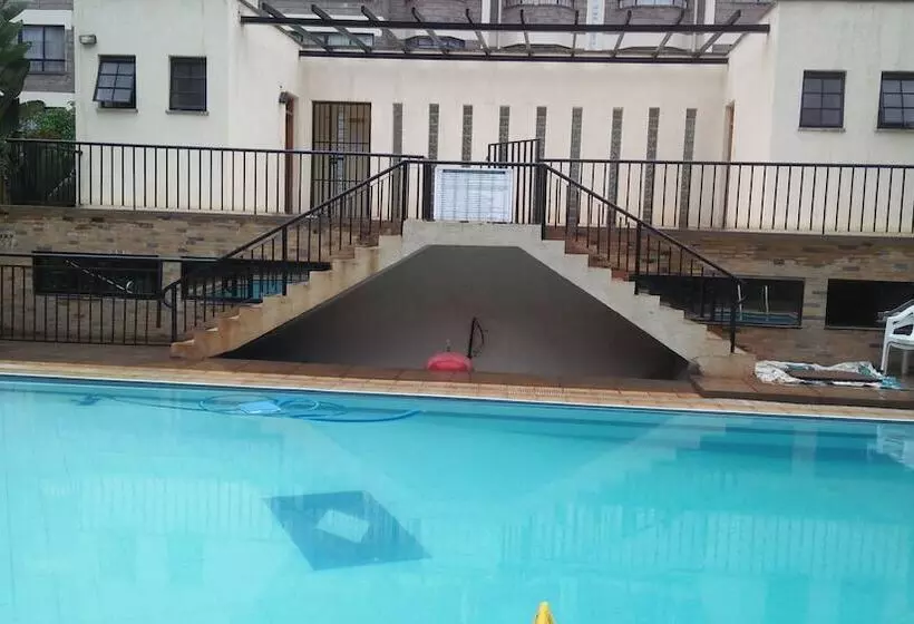 هتل Lewisky Homestays And Tours