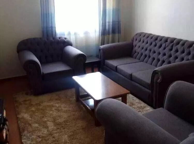 هتل Lewisky Homestays And Tours