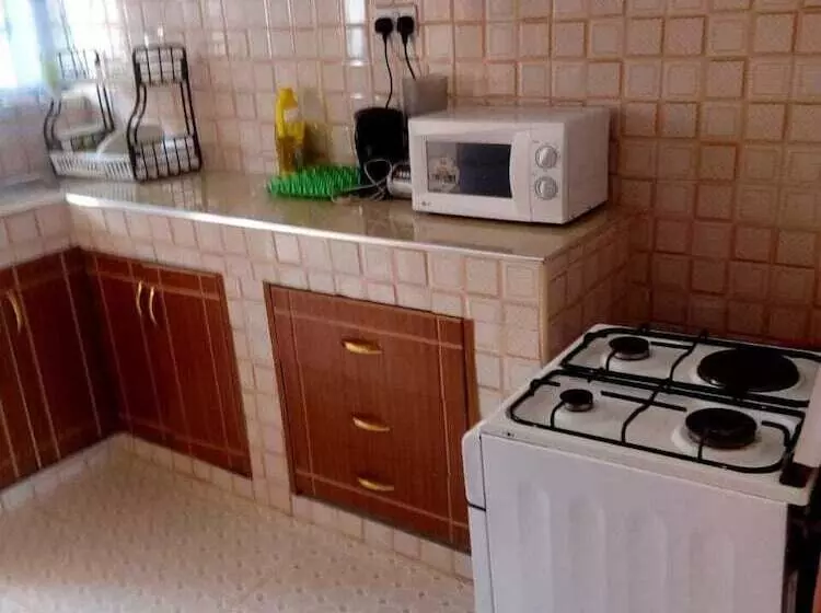 هتل Lewisky Homestays And Tours