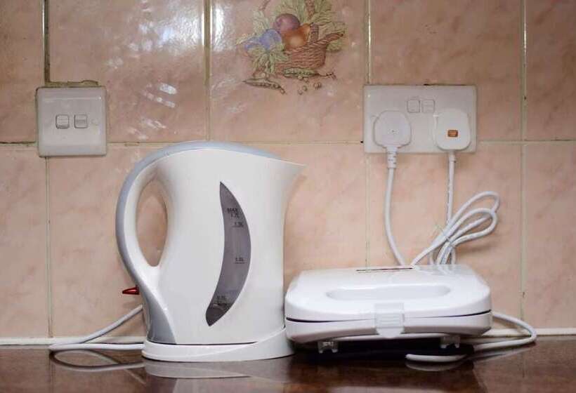 هتل Lewisky Homestays And Tours