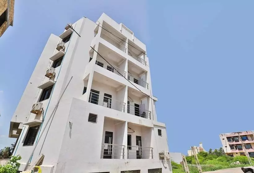 هتل Oyo 18807 Vrajbhoomi