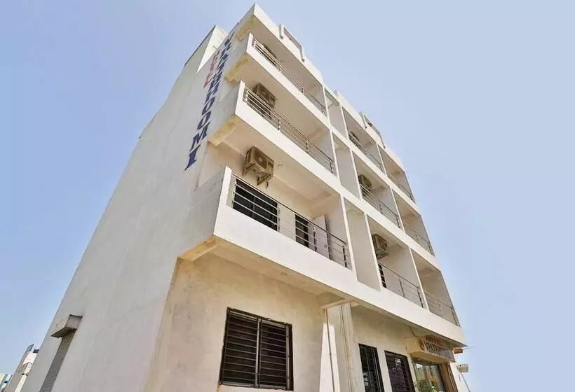 هتل Oyo 18807 Vrajbhoomi