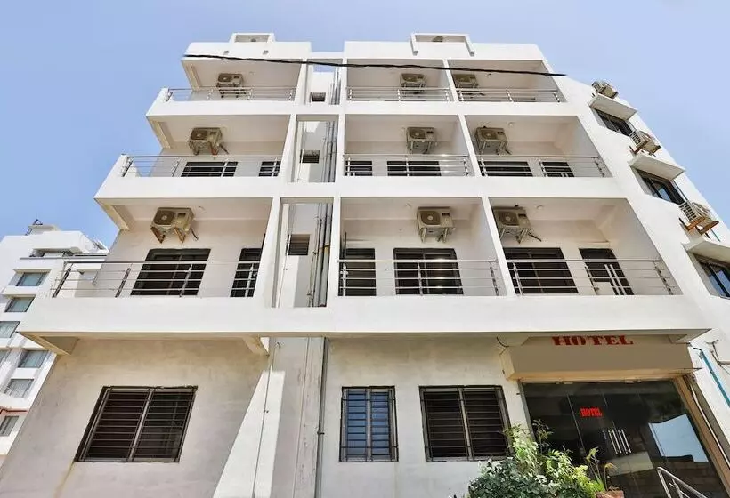 هتل Oyo 18807 Vrajbhoomi