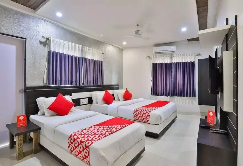 هتل Oyo 18807 Vrajbhoomi