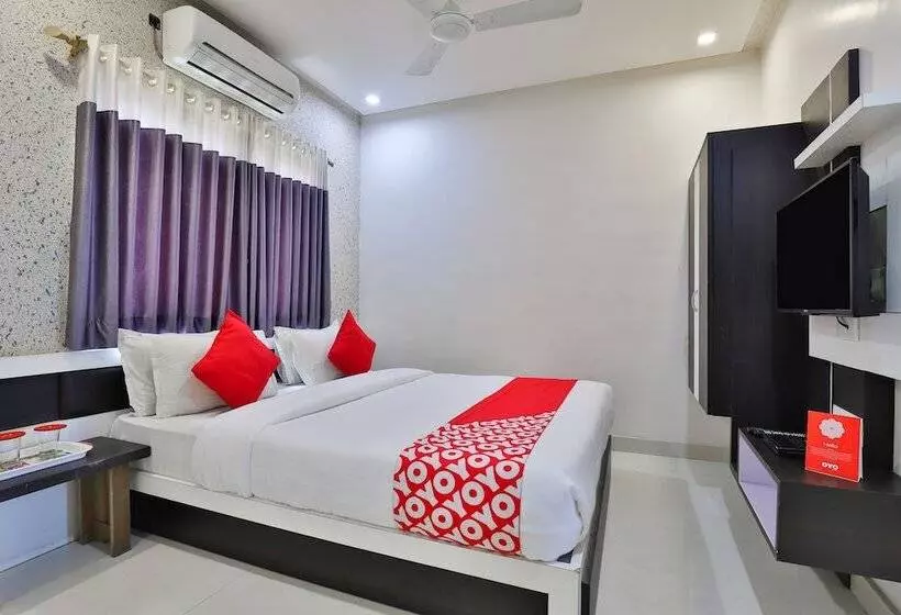 هتل Oyo 18807 Vrajbhoomi