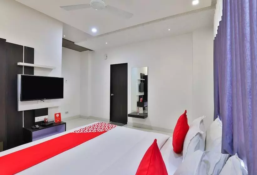 هتل Oyo 18807 Vrajbhoomi