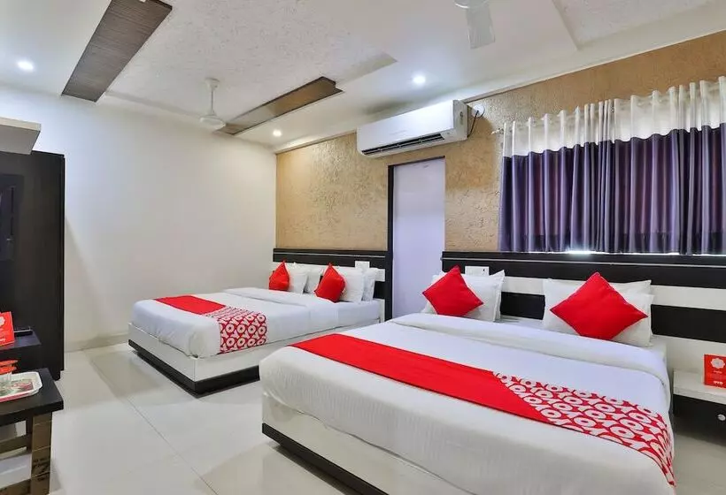 هتل Oyo 18807 Vrajbhoomi