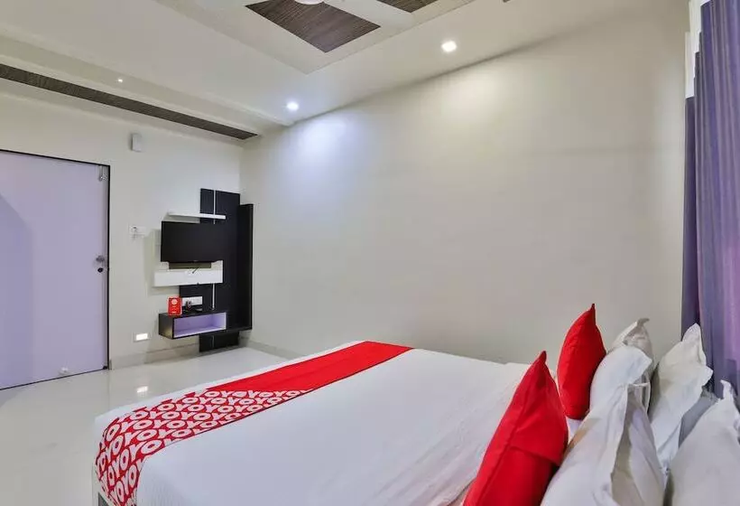هتل Oyo 18807 Vrajbhoomi