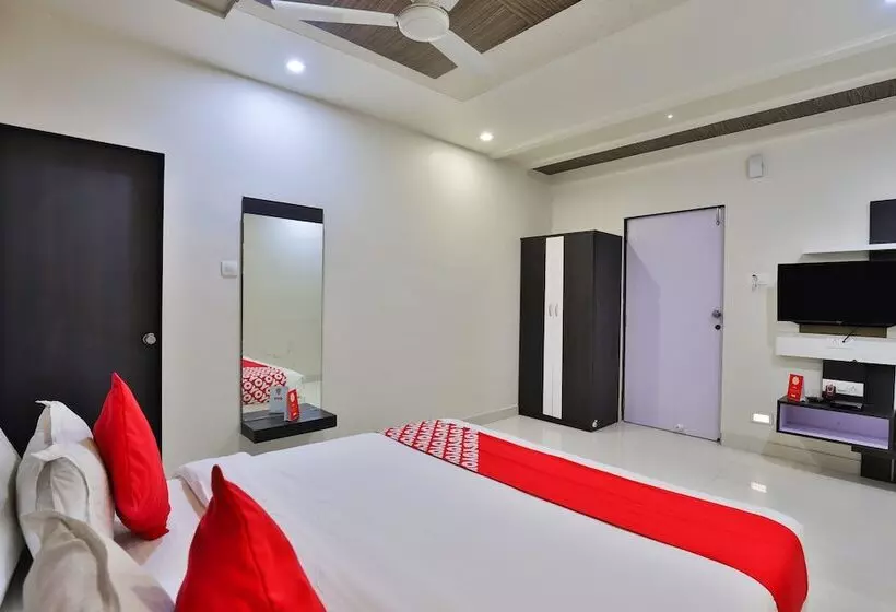 هتل Oyo 18807 Vrajbhoomi