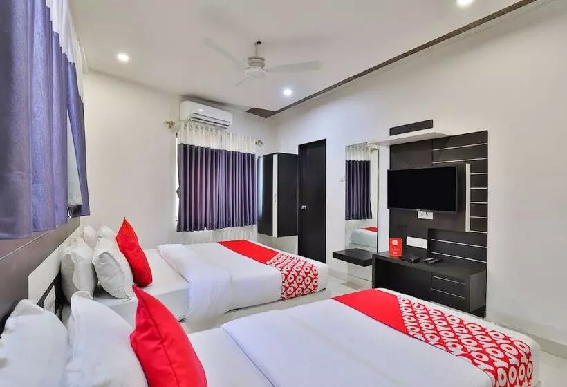 هتل Oyo 18807 Vrajbhoomi