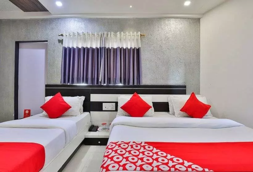 هتل Oyo 18807 Vrajbhoomi