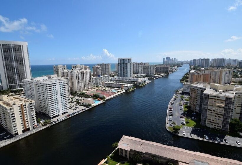 Hotel Stuning Ocean View 3 Bed 3 Bath Across The Beach @ Beachwalk