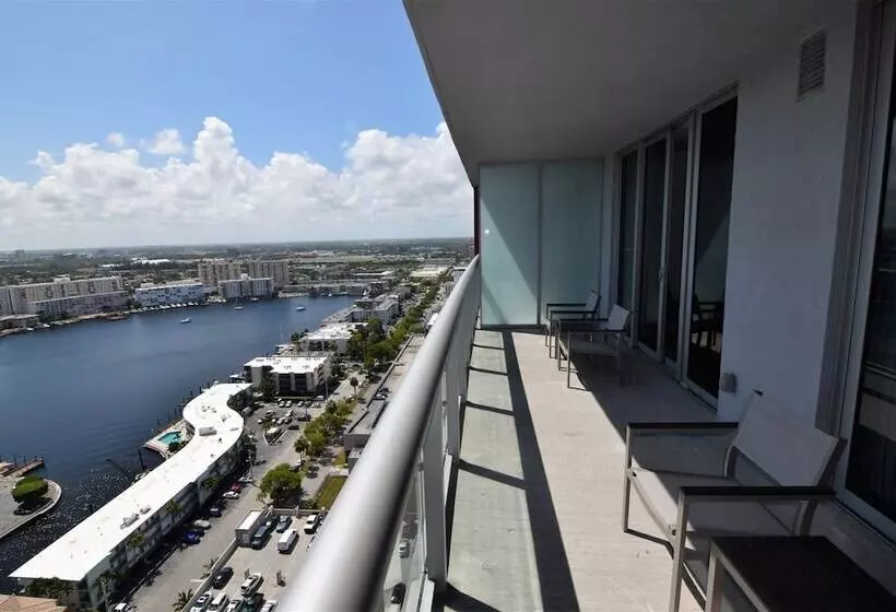 Hotelli Stuning Ocean View 3 Bed 3 Bath Across The Beach @ Beachwalk