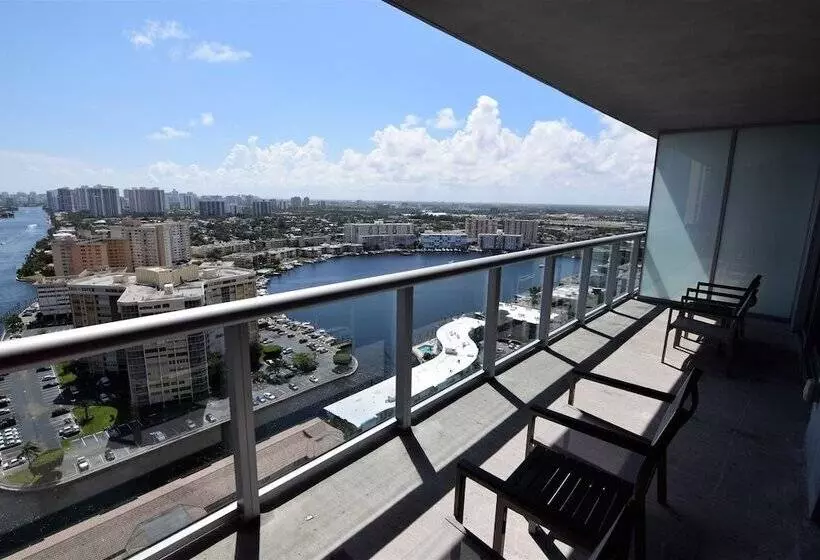 Hotelli Stuning Ocean View 3 Bed 3 Bath Across The Beach @ Beachwalk