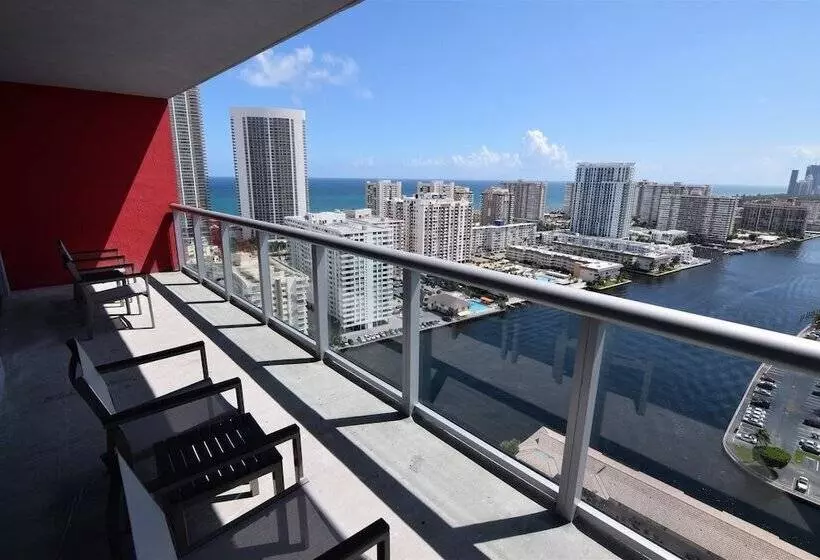 Hotelli Stuning Ocean View 3 Bed 3 Bath Across The Beach @ Beachwalk