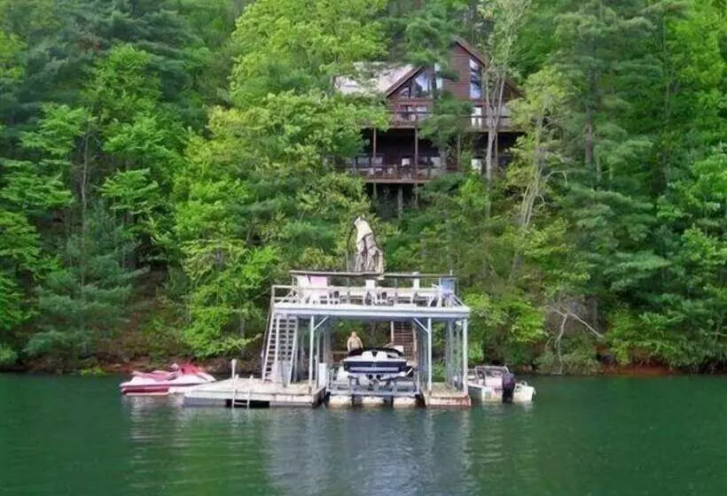 Lakeside Lodge