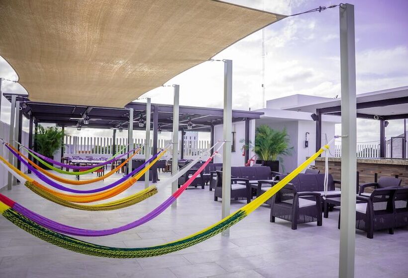 הוסטל Nomads Party