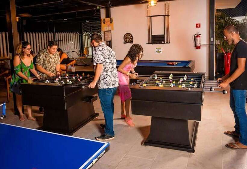 הוסטל Nomads Party