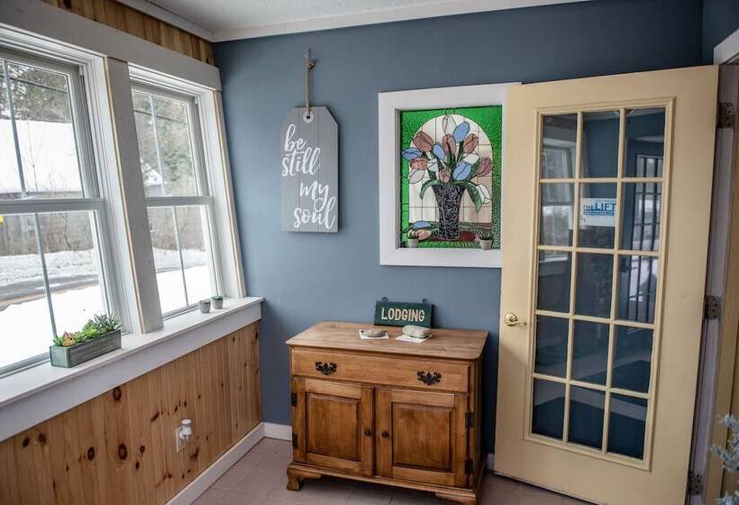 펜션 Brook Road Inn