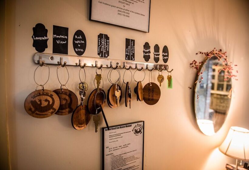 펜션 Brook Road Inn