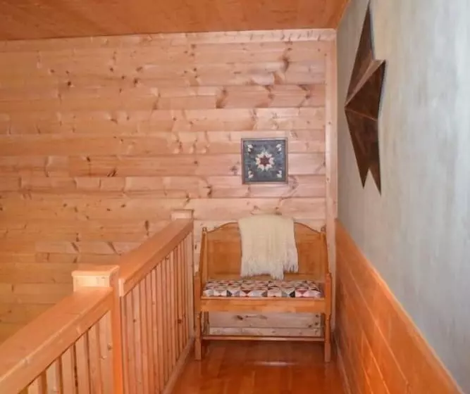 Comfortable Mountain Home Near Everything Yet Private