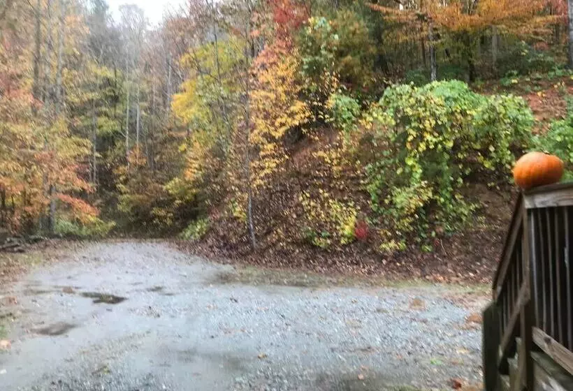 Comfortable Mountain Home Near Everything Yet Private