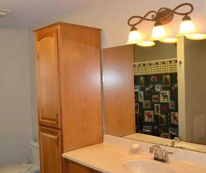 Comfortable Mountain Home Near Everything Yet Private