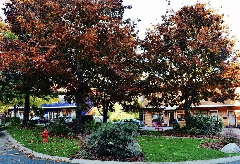 Hotelli Artisan Suites On Bowen