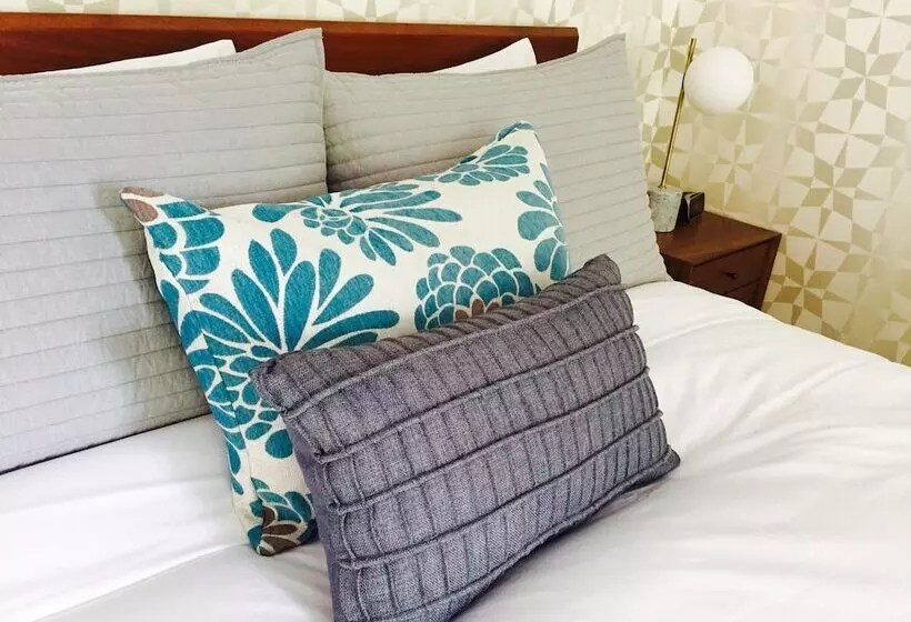 Hotelli Artisan Suites On Bowen