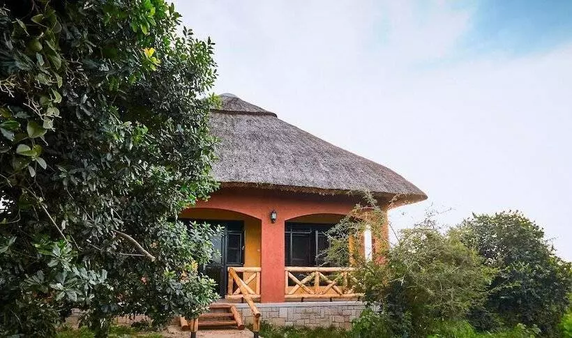 هتل Buffalo Safari Lodge
