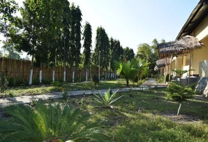 ホテル Camp Rhino Resort