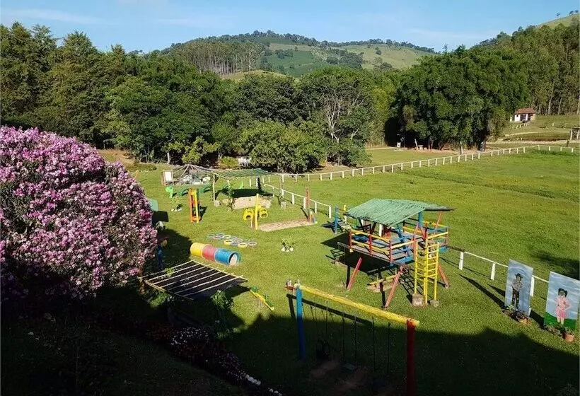 Hotelli Chalés Quinta Do Cedro