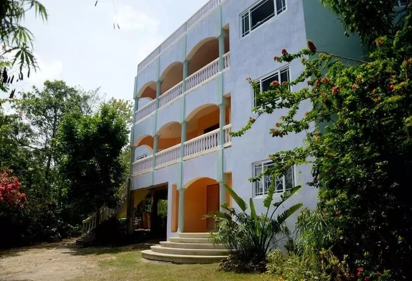 پانسیون Jah Freedom Inn Negril