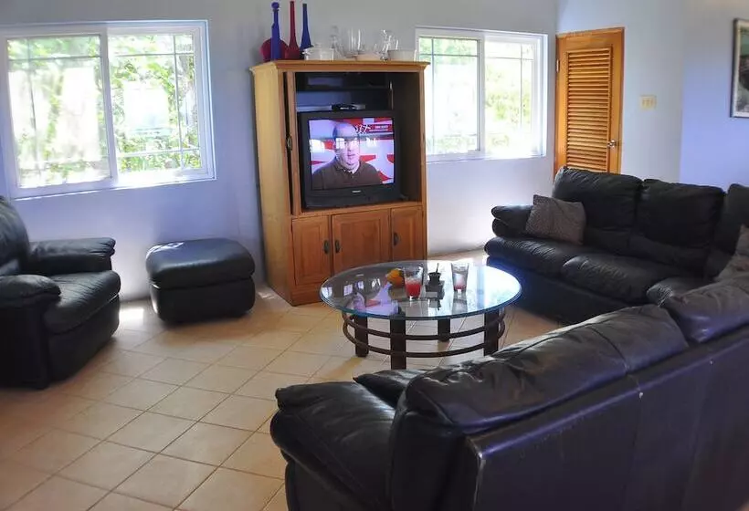 پانسیون Jah Freedom Inn Negril