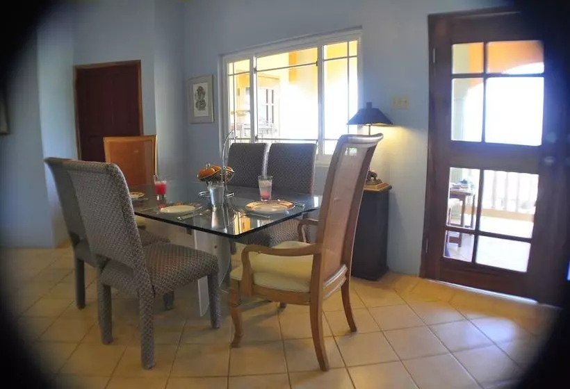 پانسیون Jah Freedom Inn Negril