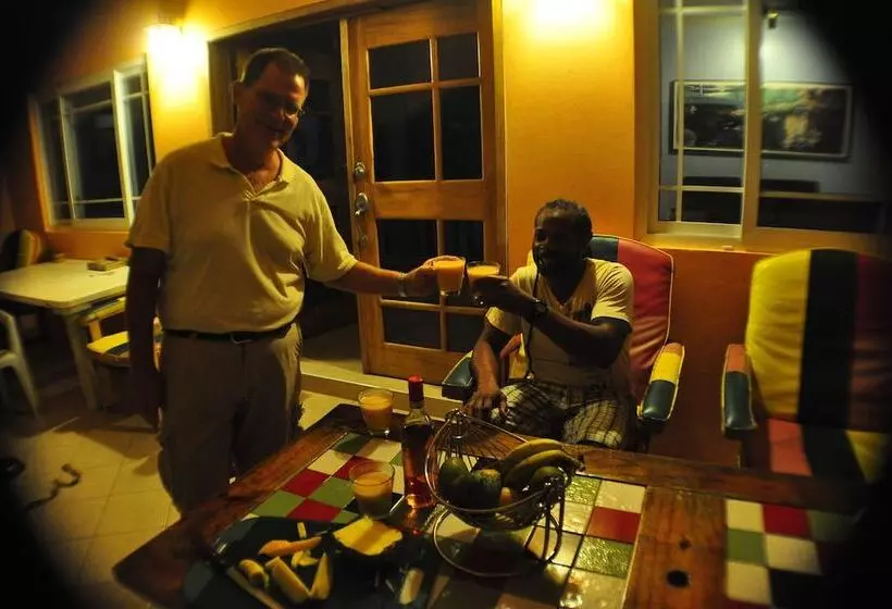 پانسیون Jah Freedom Inn Negril