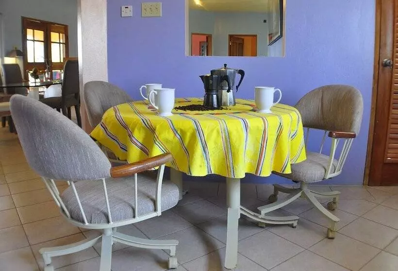 پانسیون Jah Freedom Inn Negril